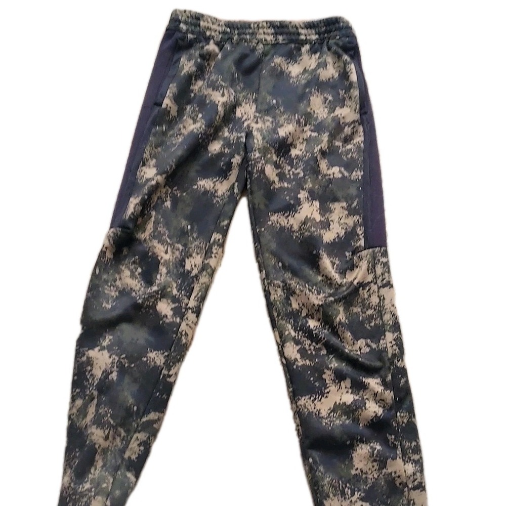 Never Not Hustling Camo leggings  size XL  Side stretch panel with Pockets